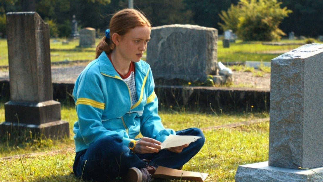 Max Mayfield et son Walkman dans la scène du cimetière de Stranger Things