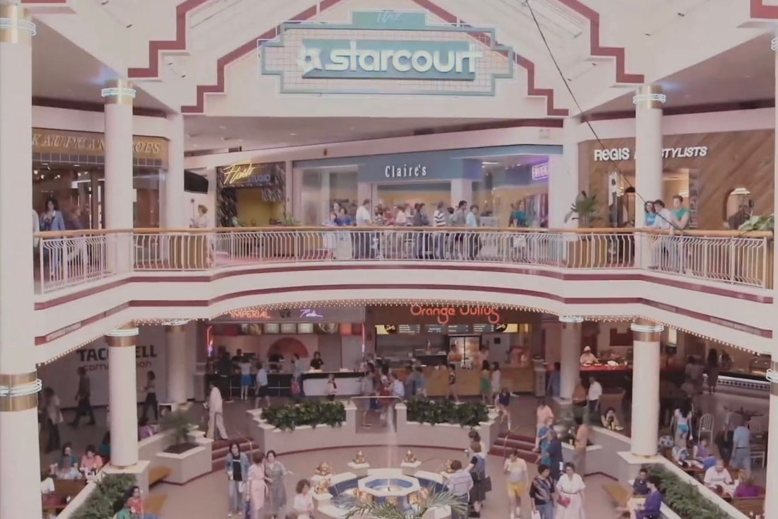 Stranger Things 1985: Starcourt hall, fountain and shops