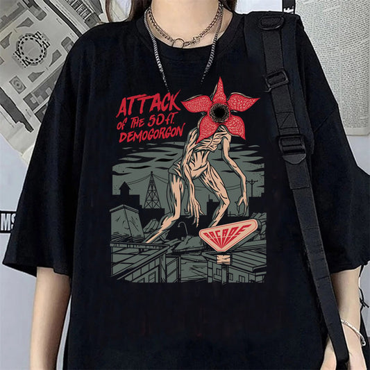 T-shirt femme Stranger Things Attack of the 50 ft Demogorgon vu de face
