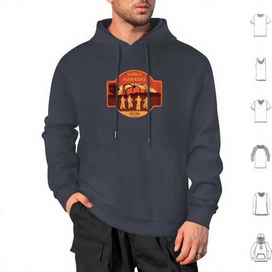 Hoodie Stranger Things Welcome to Hawkins Indiana écusson – coloris Gris foncé